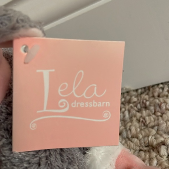 Limited Edition Lela of Dressbarn - Picture 2 of 8
